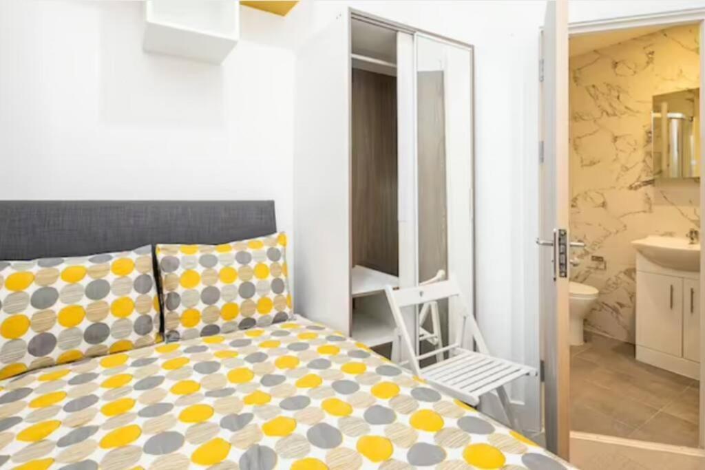 Boutique Modern Hotel Room For Two Near Tube And Bus Stations London Exterior photo