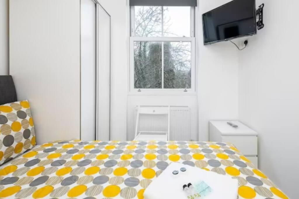 Boutique Modern Hotel Room For Two Near Tube And Bus Stations London Exterior photo