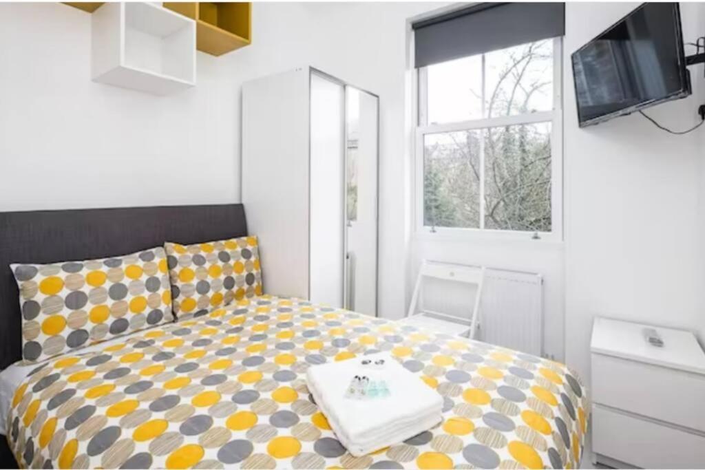 Boutique Modern Hotel Room For Two Near Tube And Bus Stations London Exterior photo