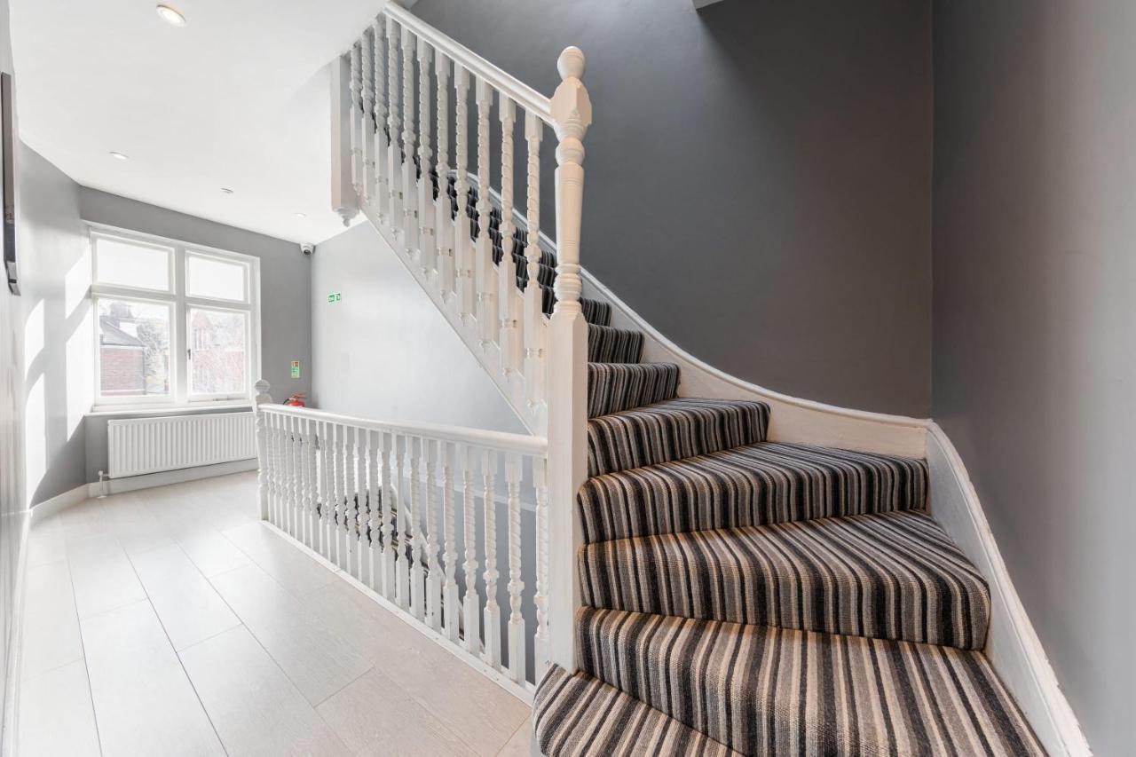 Boutique Modern Hotel Room For Two Near Tube And Bus Stations London Exterior photo